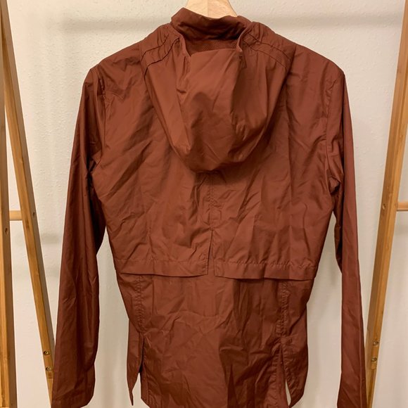 NWOT Nike Essential Running Rain Jacket - Picture 3 of 4